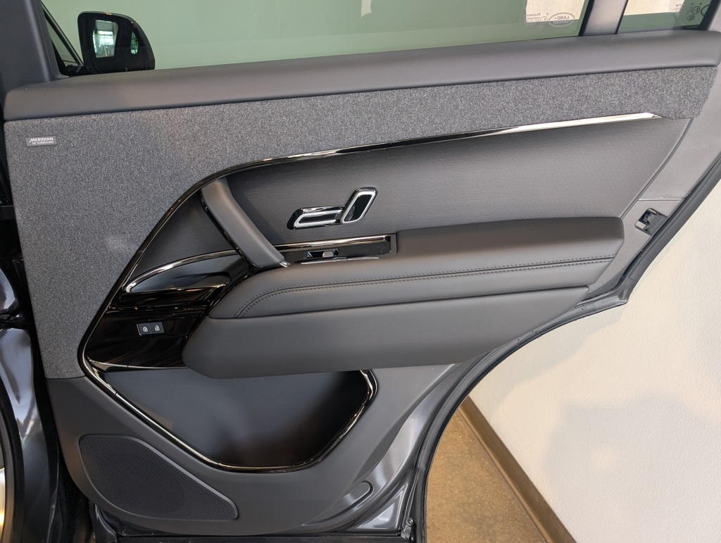 2025 Land Rover Range Rover Sport SE photo 24