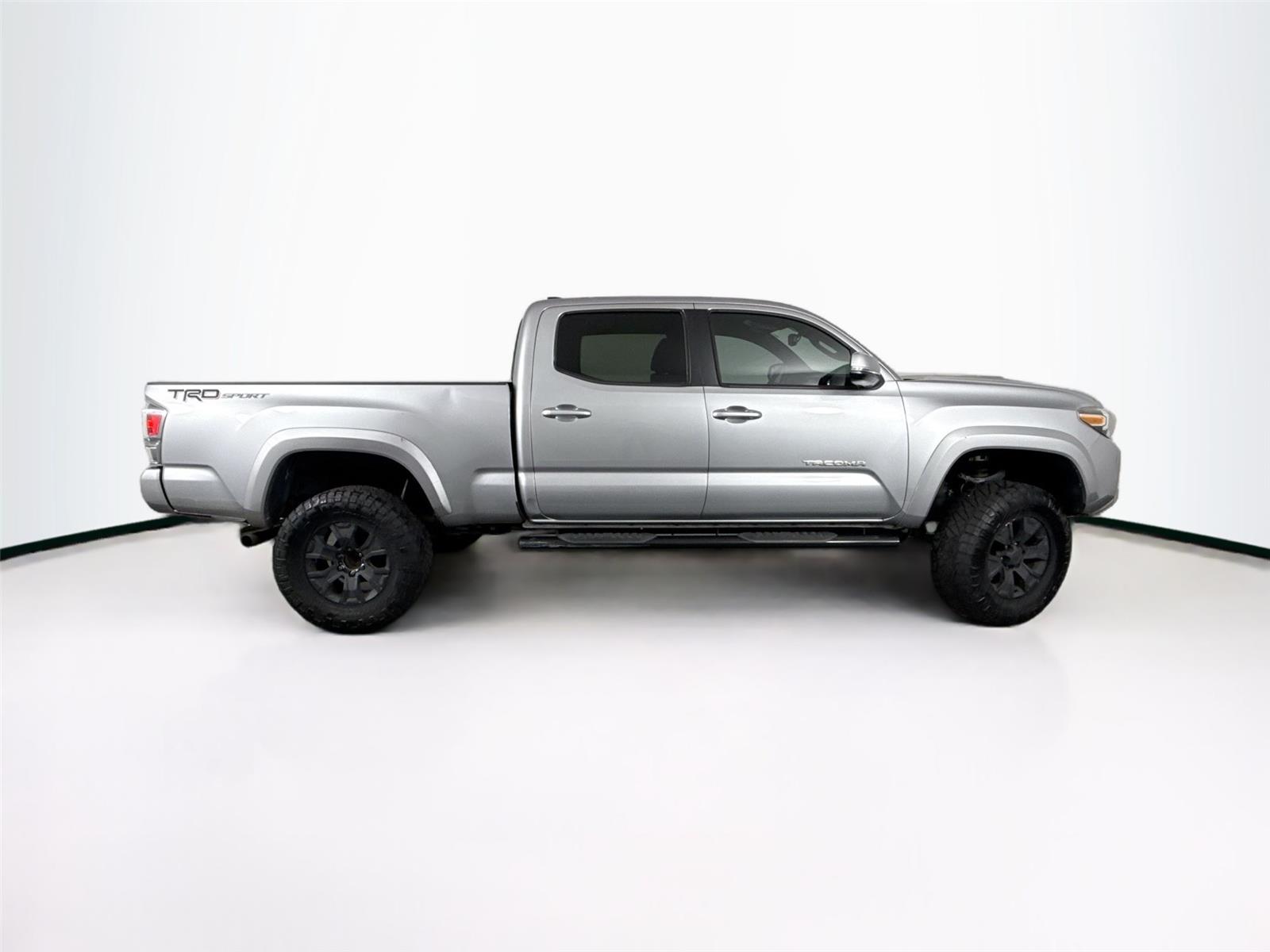 2020 Toyota Tacoma TRD Sport photo 4