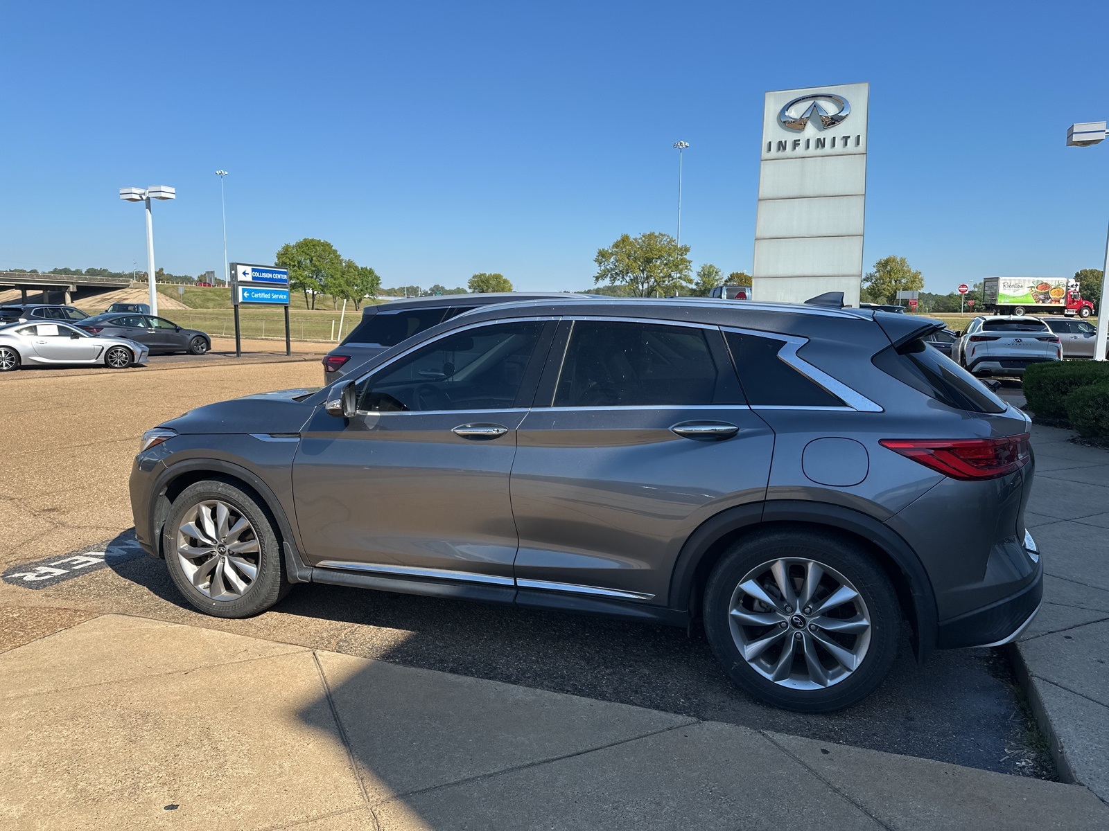 2019 Infiniti QX50 Essential photo 4