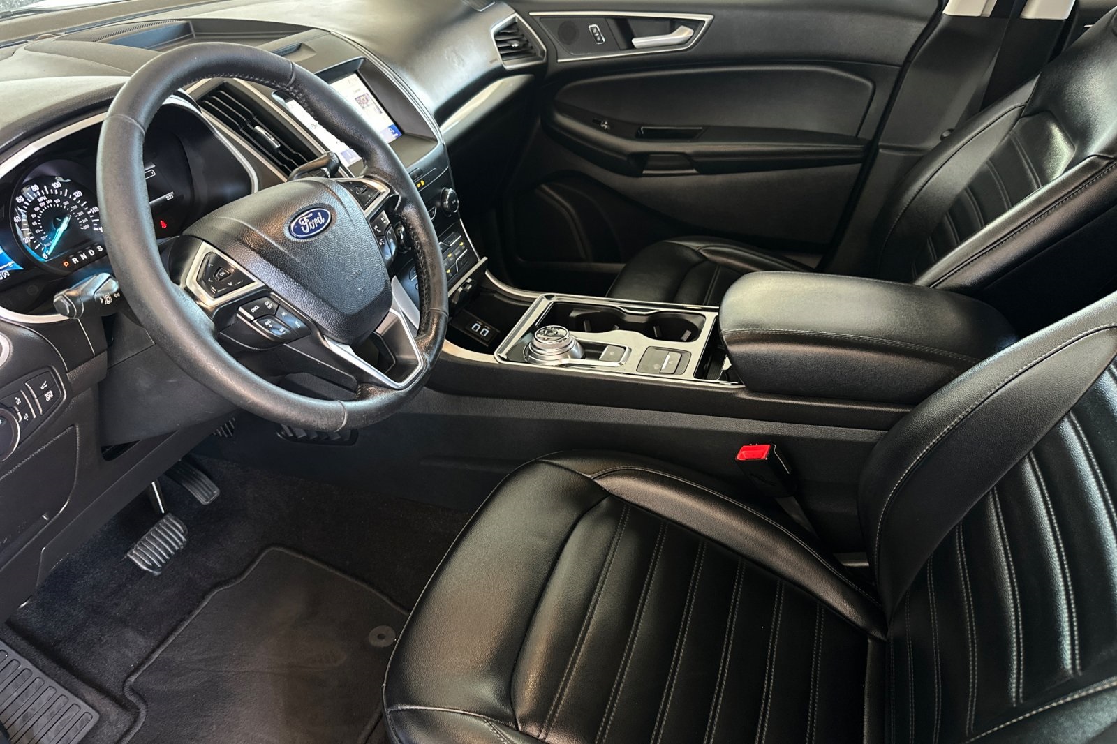 2020 Ford Edge SEL photo 9