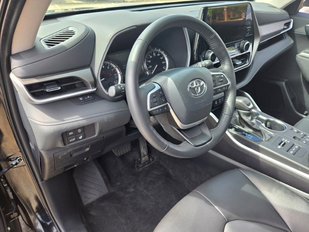 2024 Toyota Highlander LE photo 21