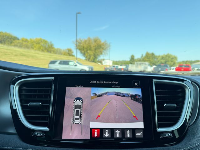 2026 Chrysler Pacifica photo 28
