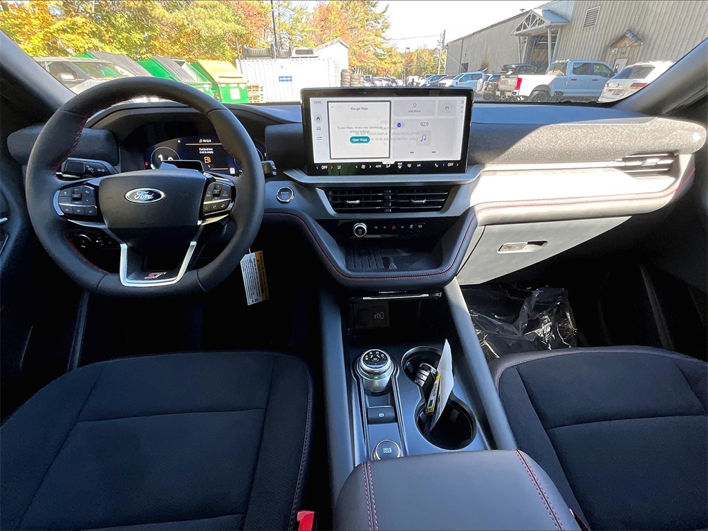 2025 Ford Explorer ST photo 4