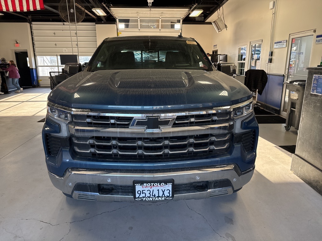 2024 Chevrolet Silverado 1500 LTZ photo 2