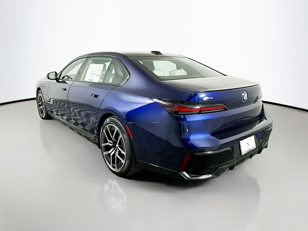2026 Bmw 750e photo 7