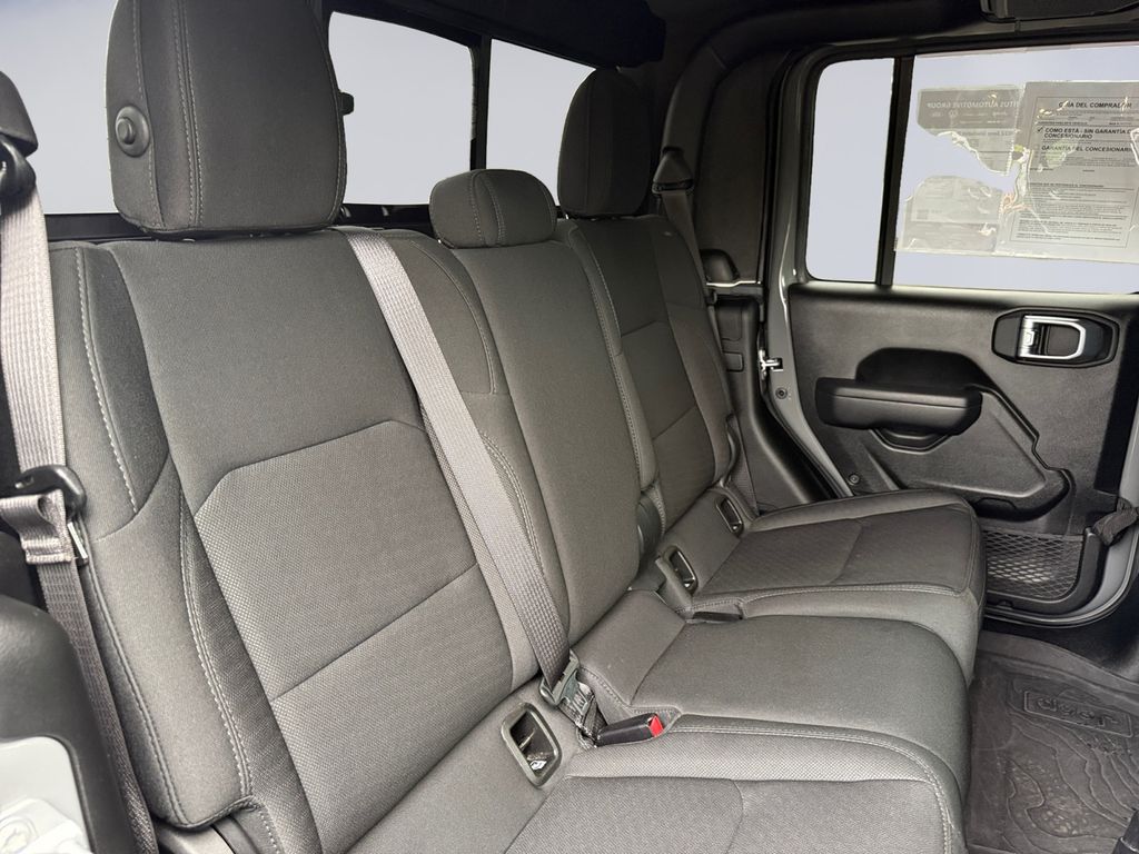 2022 Jeep Gladiator Sport photo 18