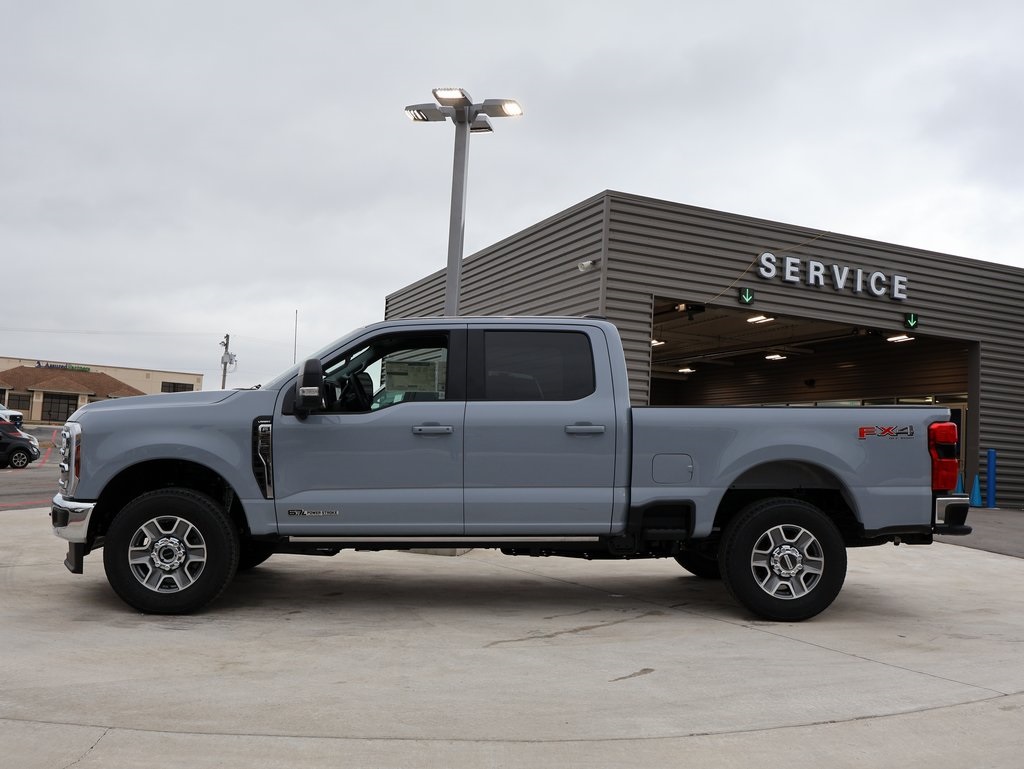 2025 Ford F-250 Lariat photo 2