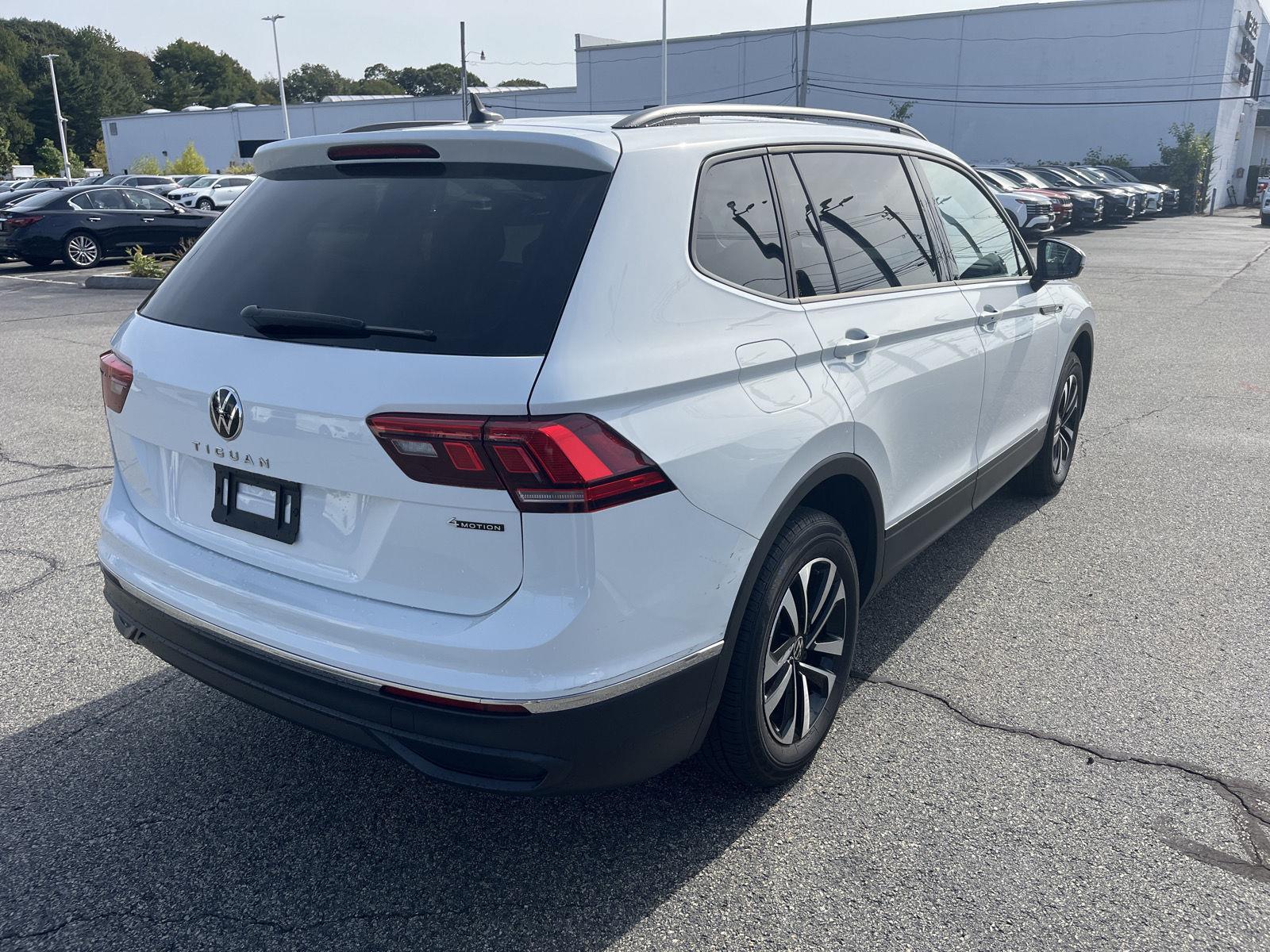 2022 Volkswagen Tiguan S photo 2