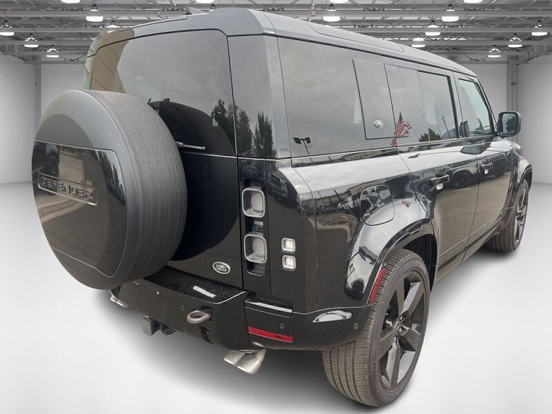 2022 Land Rover Defender V8 photo 5