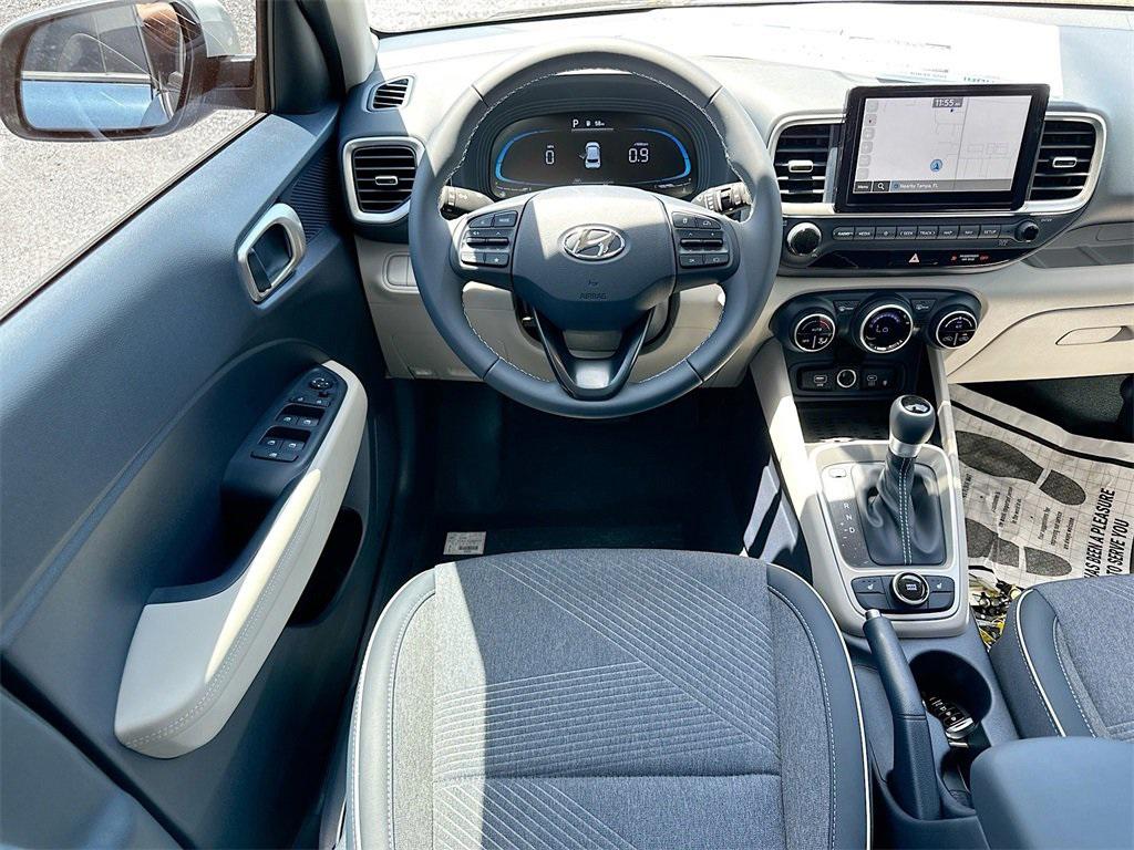 2025 Hyundai Venue Limited photo 13