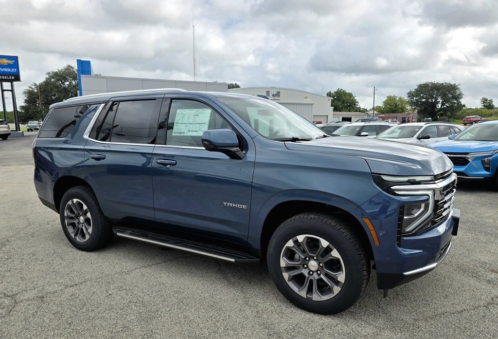 2025 Chevrolet Tahoe LS photo 4