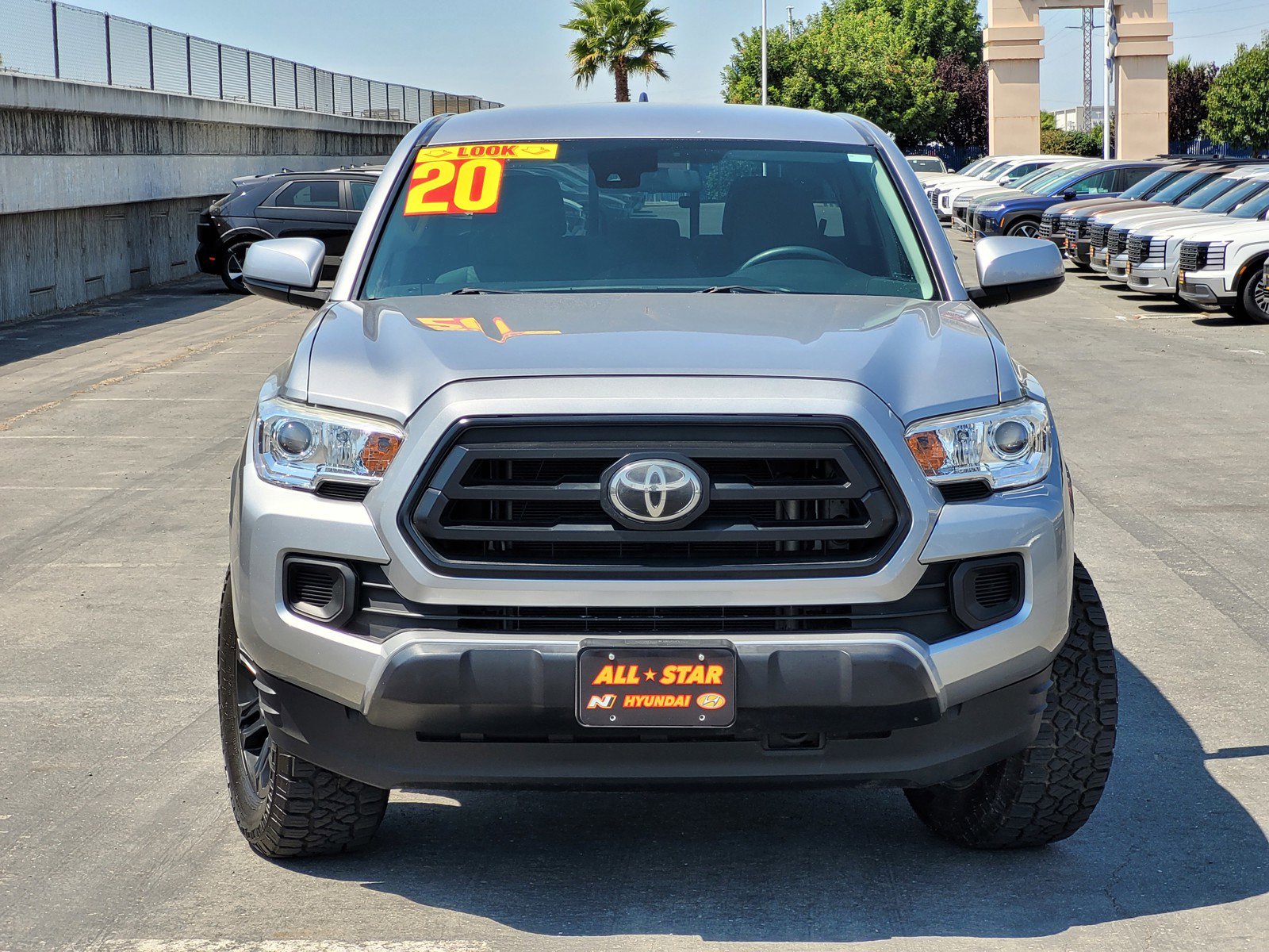 2020 Toyota Tacoma SR5 Double Cab photo 2