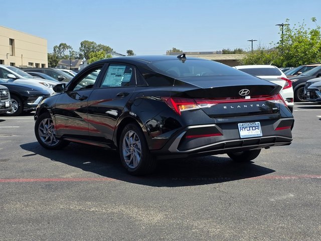 New 2025 Black Hyundai Blue image 5