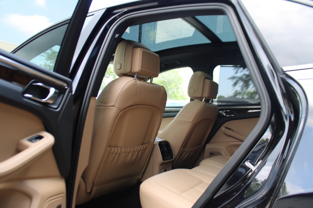 2025 Porsche Macan T photo 23