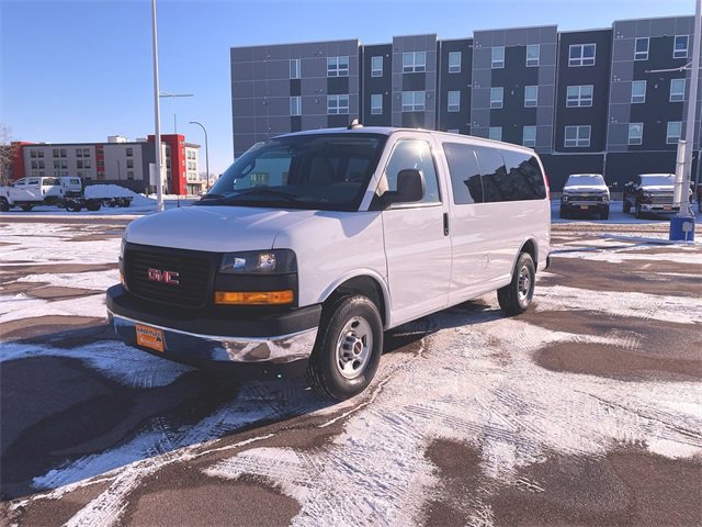 2023 GMC Savana Passenger LS's photo