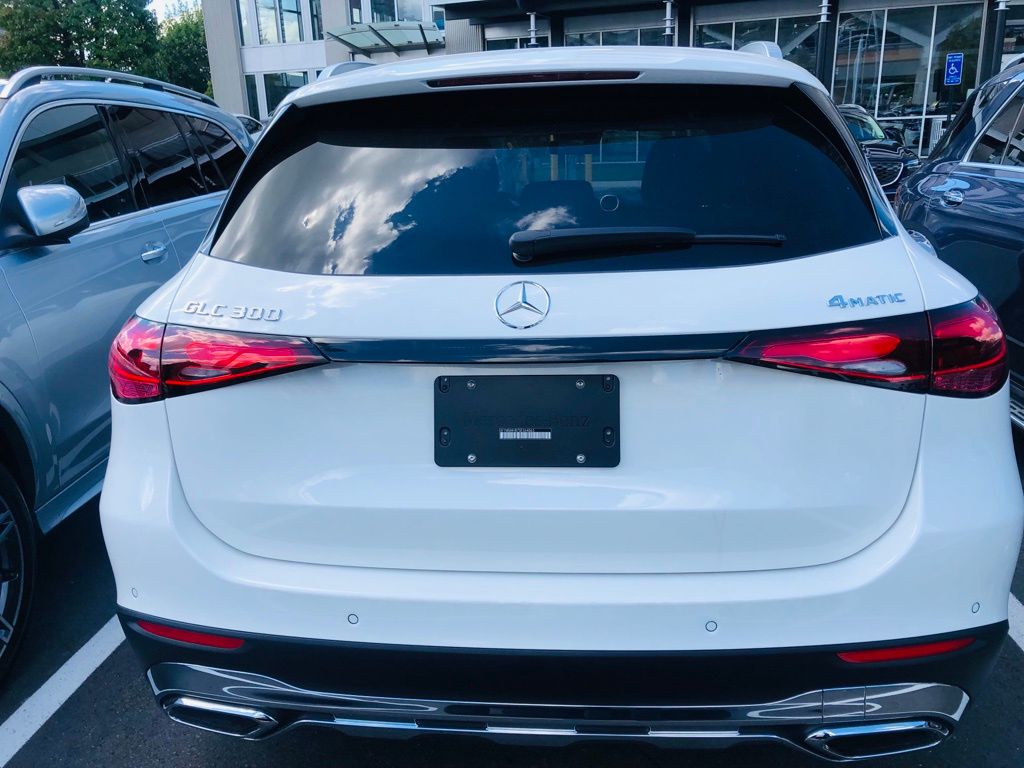 2025 Mercedes Benz GLC 300 4MATIC photo 5