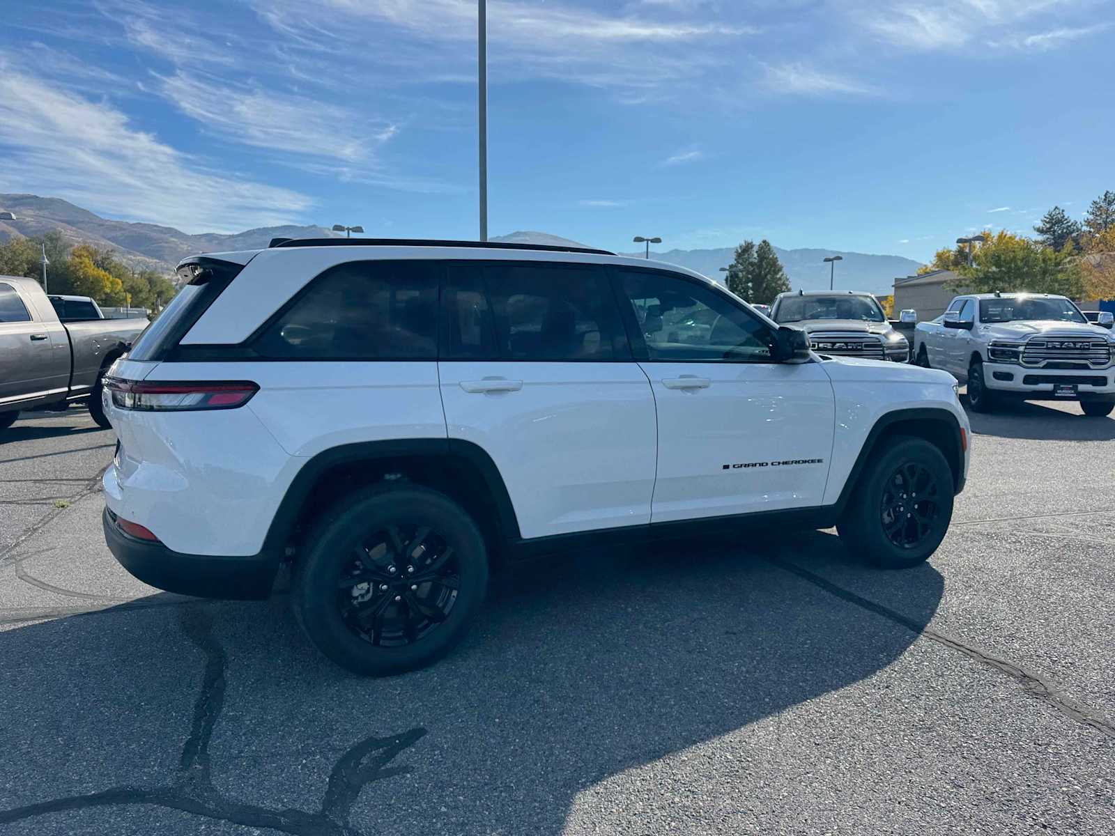 2024 Jeep Grand Cherokee Altitude X photo 3