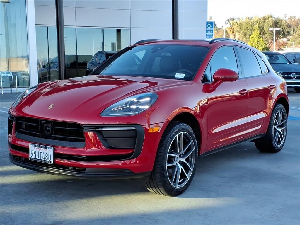 2024 Porsche Macan T's photo
