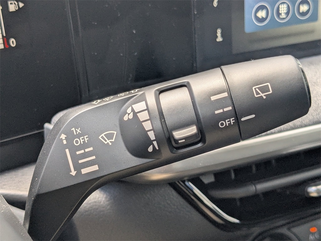 2025 Nissan Kicks SV photo 22