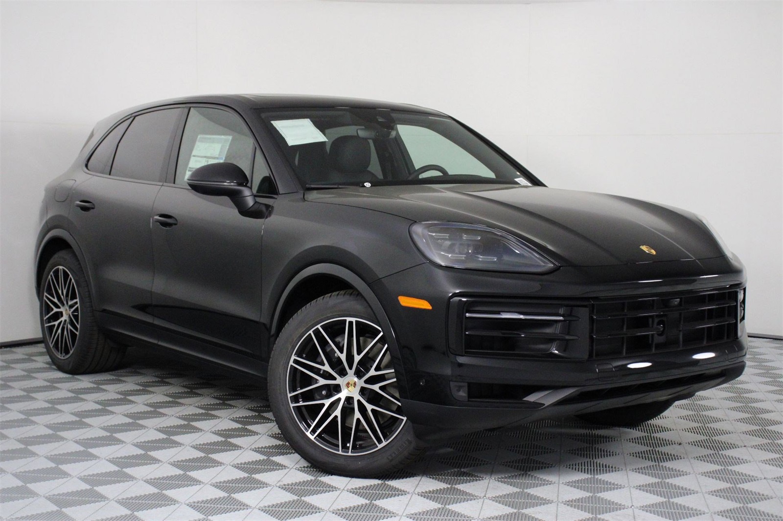 2025 Porsche Cayenne photo 8