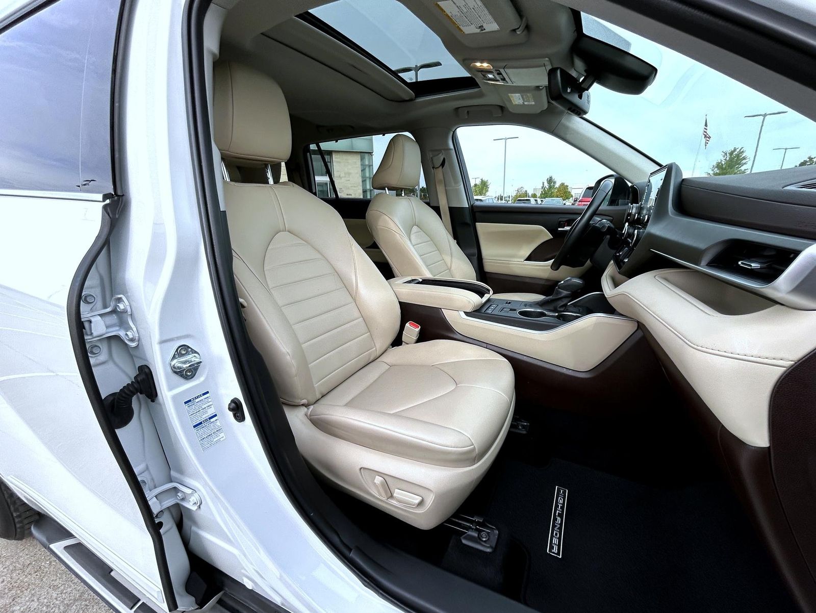 2022 Toyota Highlander Hybrid XLE photo 15