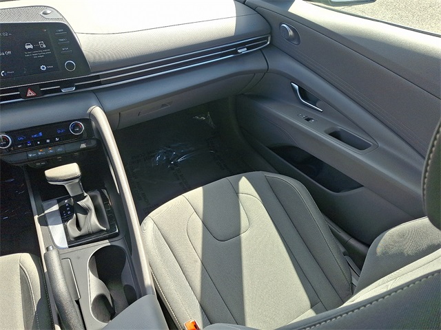 2023 Hyundai Elantra SEL photo 16