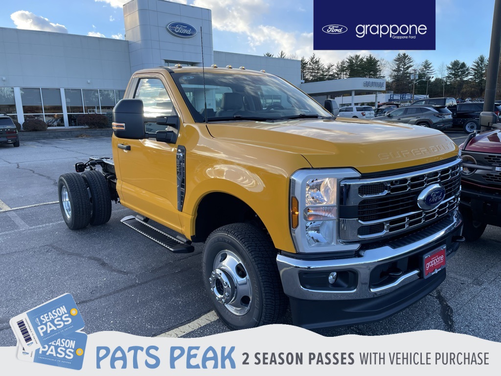 2026 Ford F-350 Super Duty Chassis Cab XL's photo