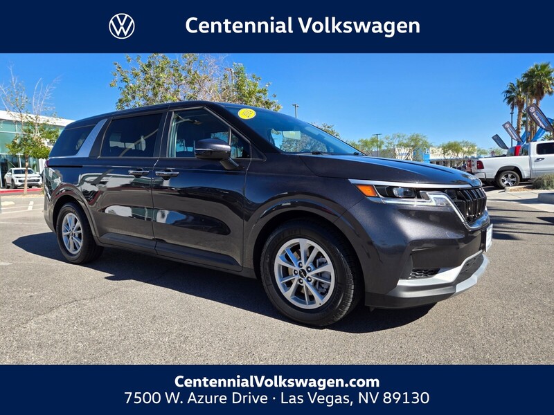 2024 Kia Carnival LX's photo