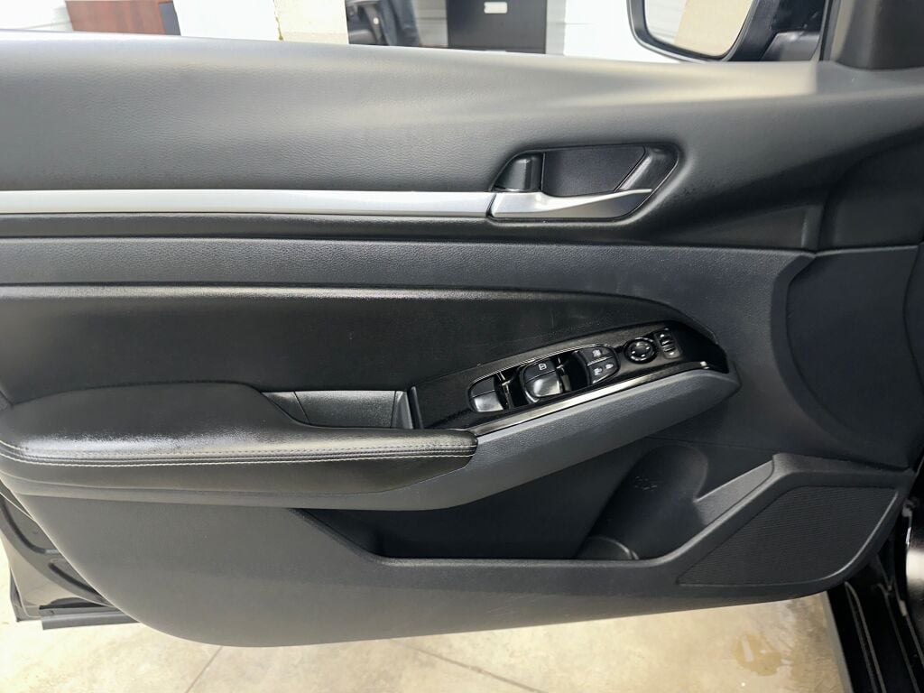 2023 Nissan Altima 2.5 SV photo 4
