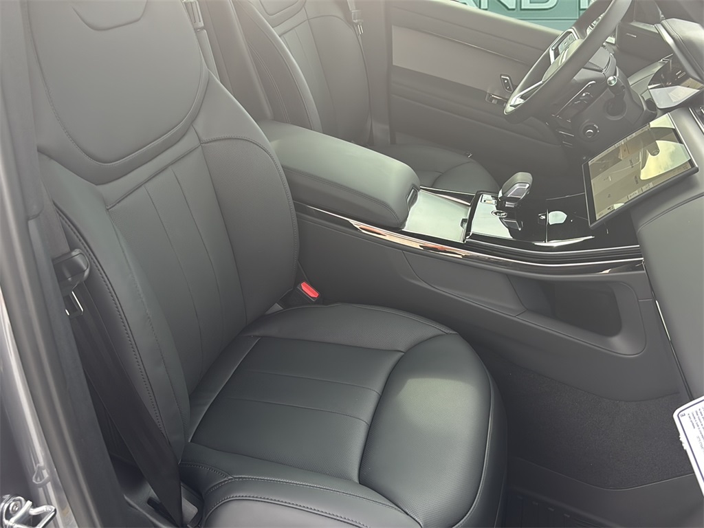 2025 Land Rover Range Rover Sport SE photo 9