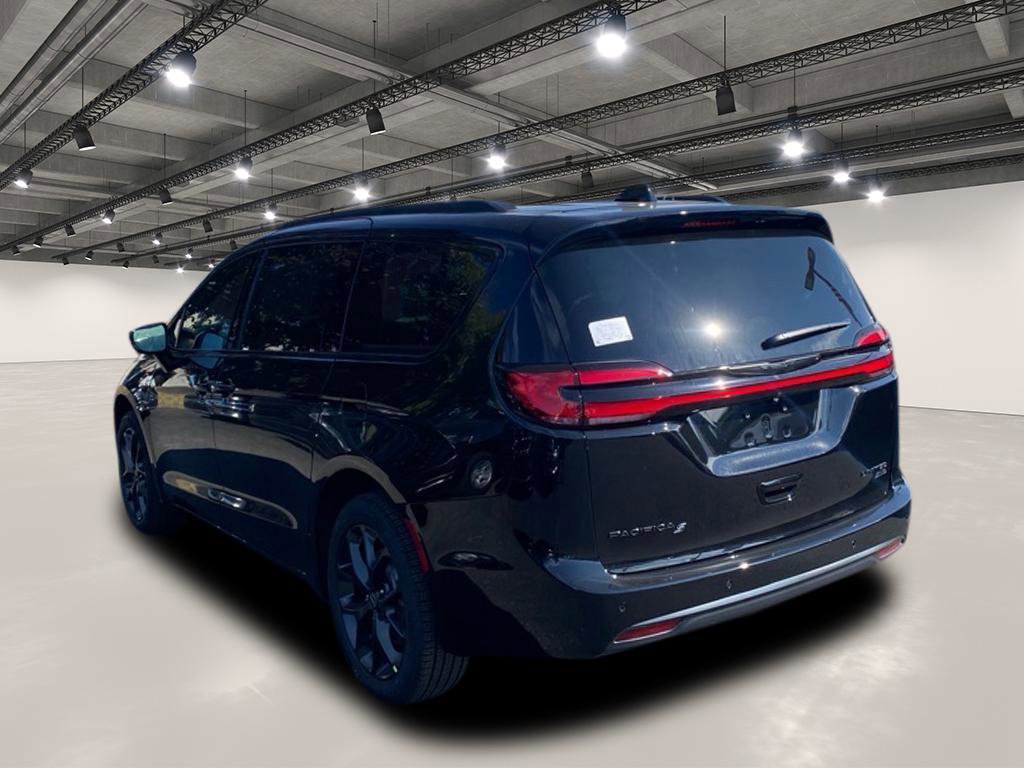 2026 Chrysler Pacifica Limited photo 3