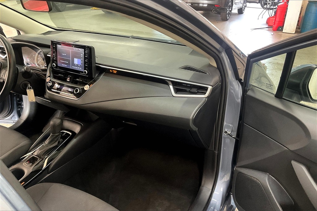 2022 Toyota Corolla LE photo 15