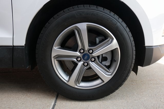 2022 Ford Edge SEL photo 9