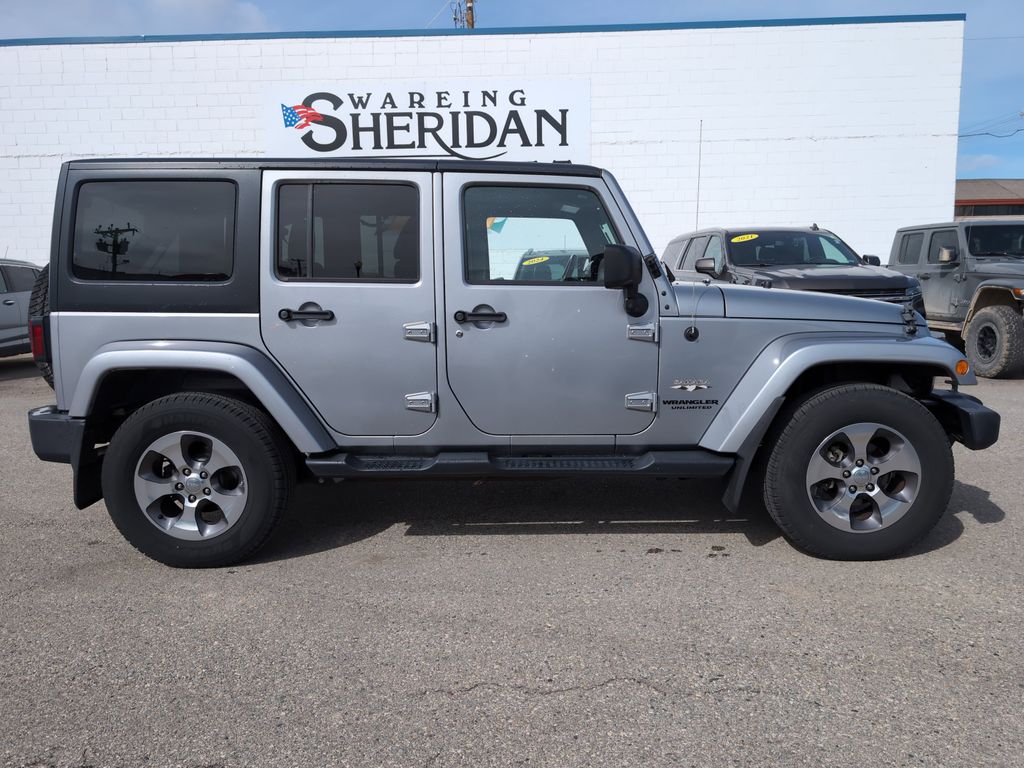 2017 Jeep Wrangler Unlimited Sahara photo 3