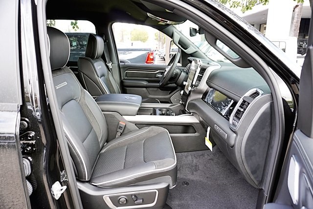 New 2026 Diamond Black Crystal Pearl-Coat Exterior Paint RAM Laramie image 15