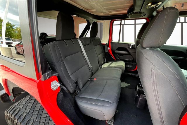 2020 Jeep Wrangler Unlimited Sahara photo 28
