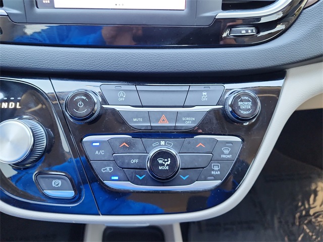 2022 Chrysler Voyager LX photo 22