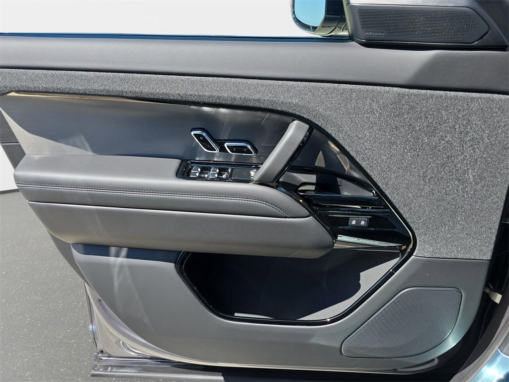 2025 Land Rover Range Rover Sport SE photo 24