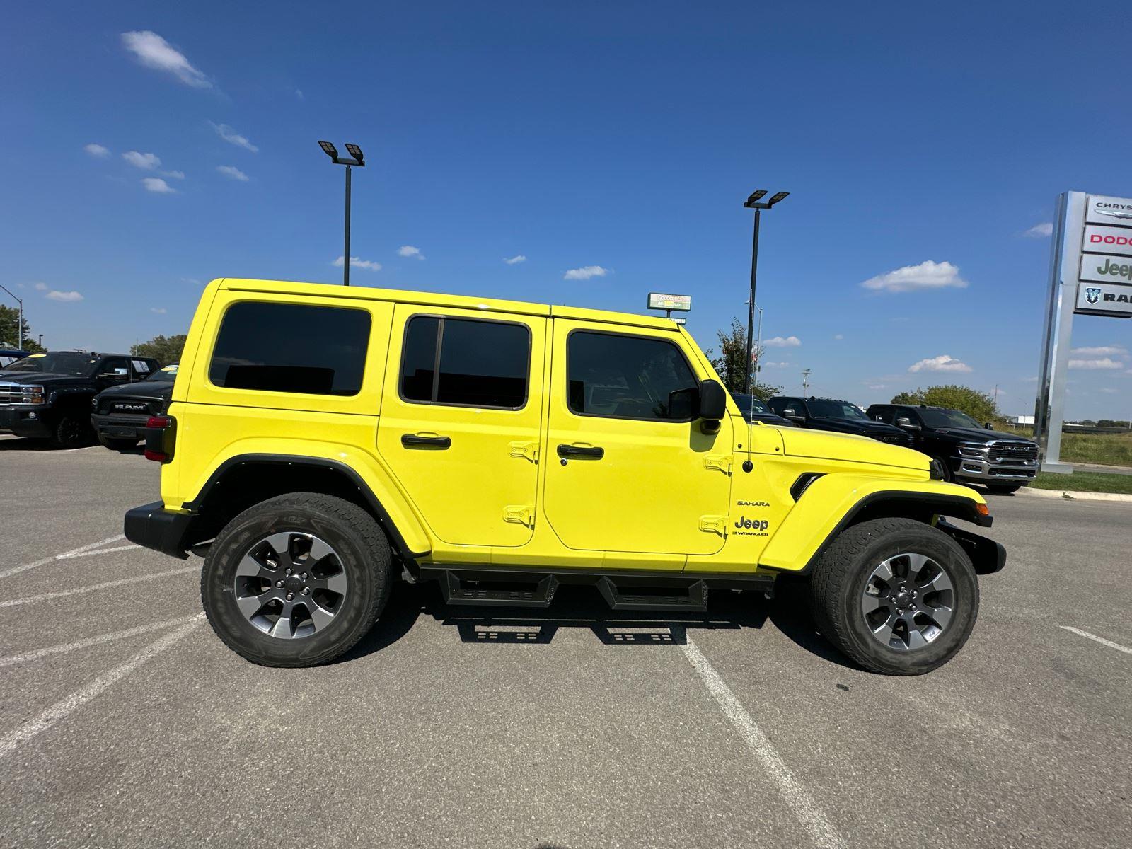2023 Jeep Wrangler Sahara photo 4