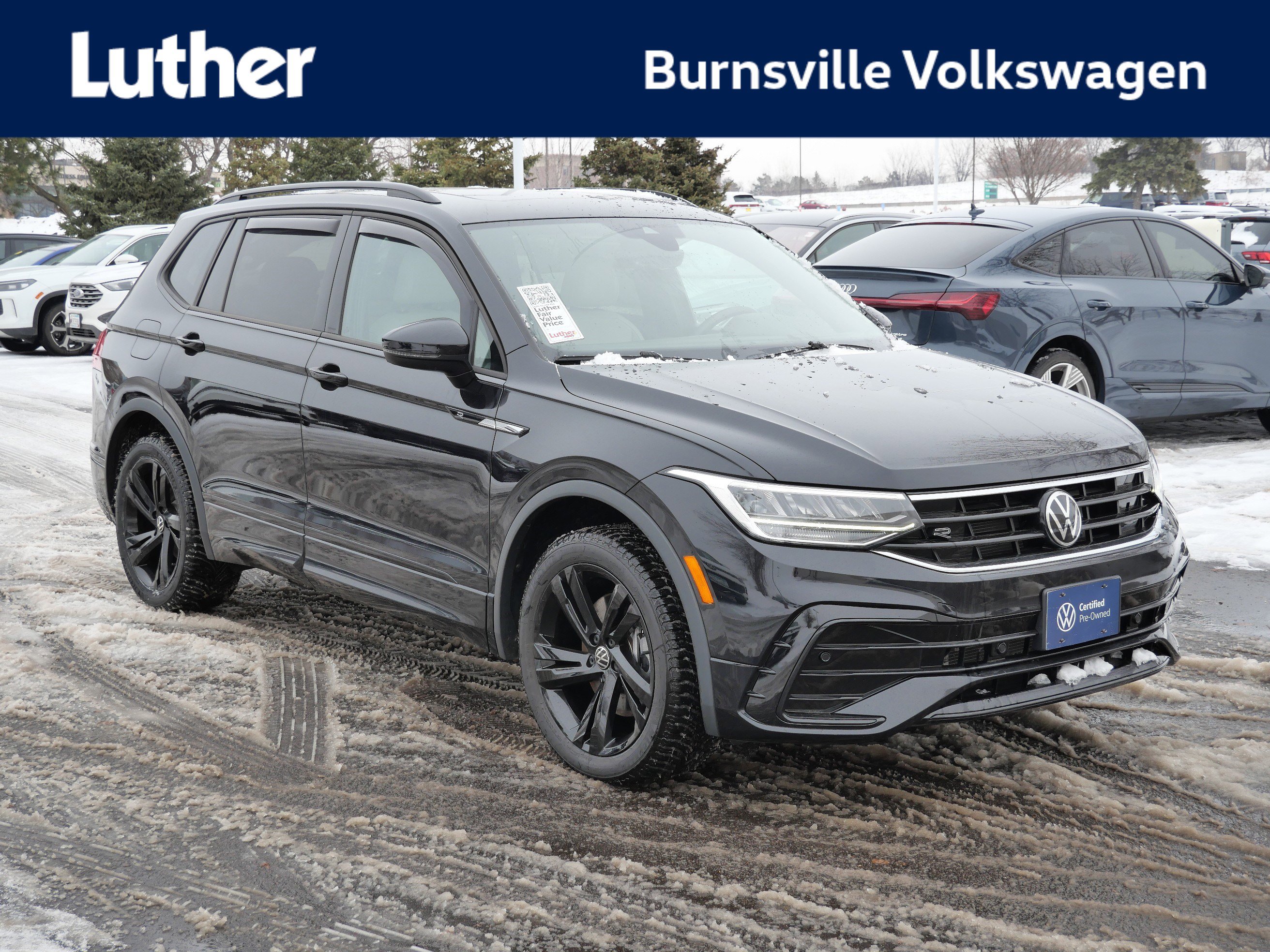 2023 Volkswagen Tiguan SE R-LINE BLACK's photo
