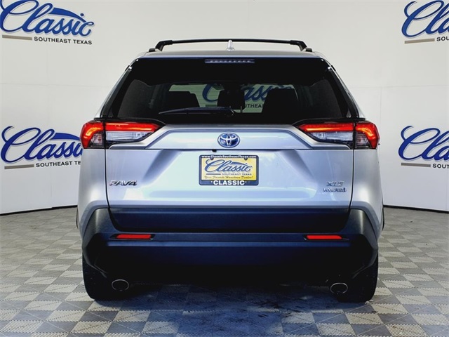 2022 Toyota RAV4 Hybrid XLE photo 4