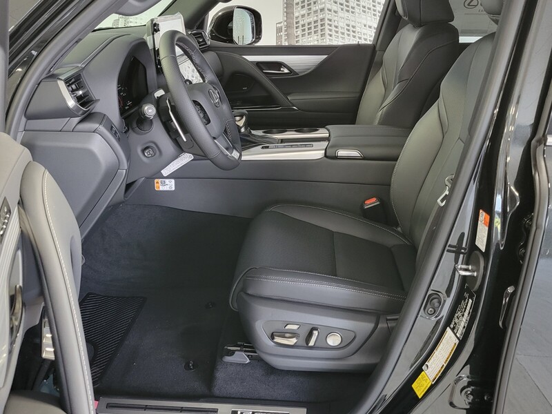2025 Lexus LX 600 F SPORT Handling photo 3