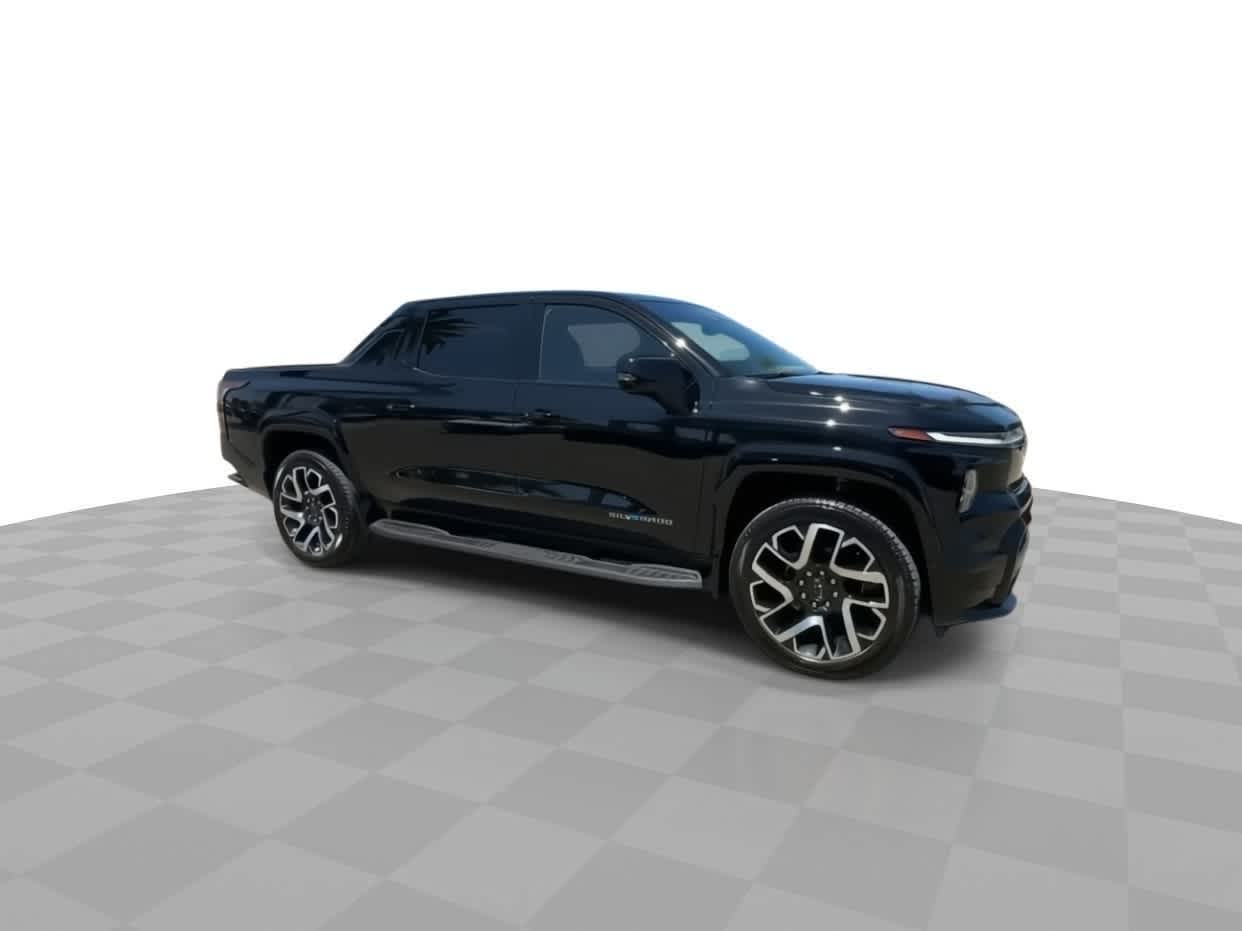 2024 Chevrolet Silverado EV RST photo 2