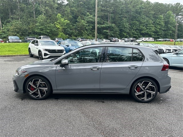 2025 Volkswagen Golf GTI SE photo 4