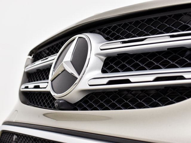 2022 Mercedes Benz GLC 300 photo 3