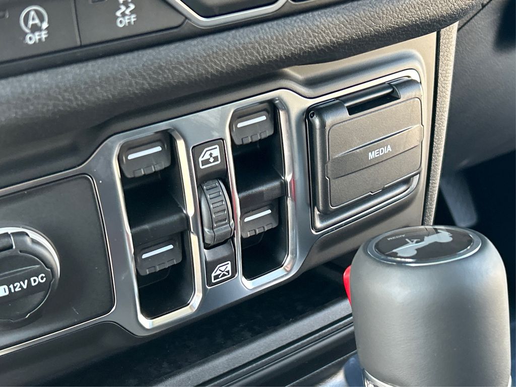 2025 Jeep Wrangler Sport RHD photo 32