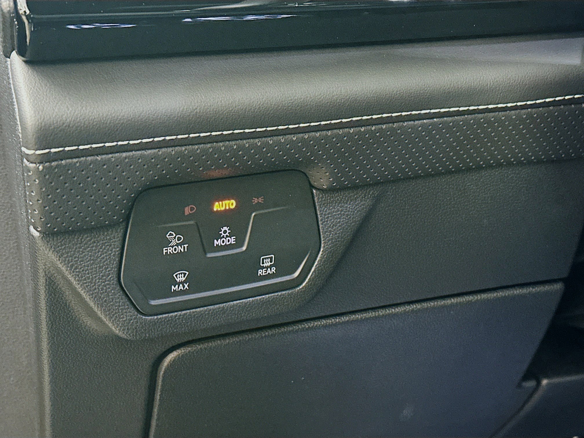 2025 Volkswagen Atlas Cross Sport SE Technology photo 10