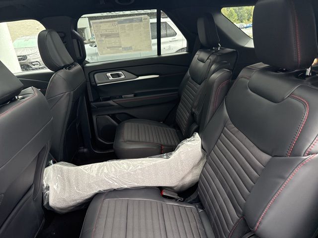 2025 Ford Explorer ST-Line photo 9
