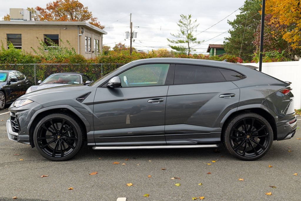 2019 Lamborghini Urus Base photo 4