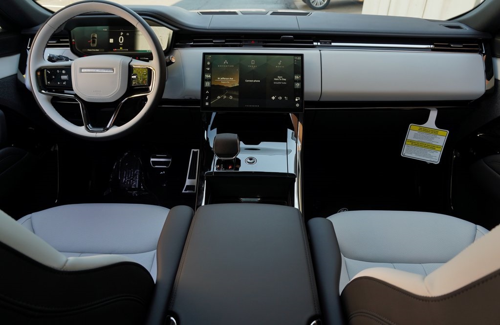 2025 Land Rover Range Rover Sport SE photo 8